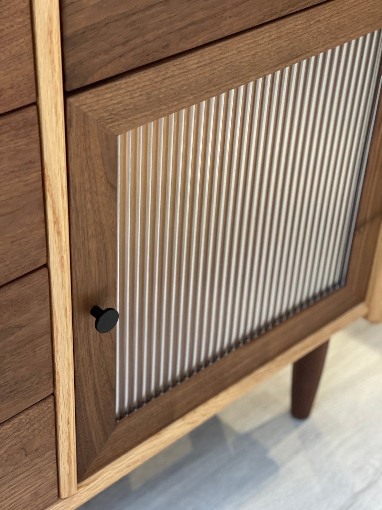 SIMPLY 4-Drawer with Glass Door Sideboard 實木儲物櫃