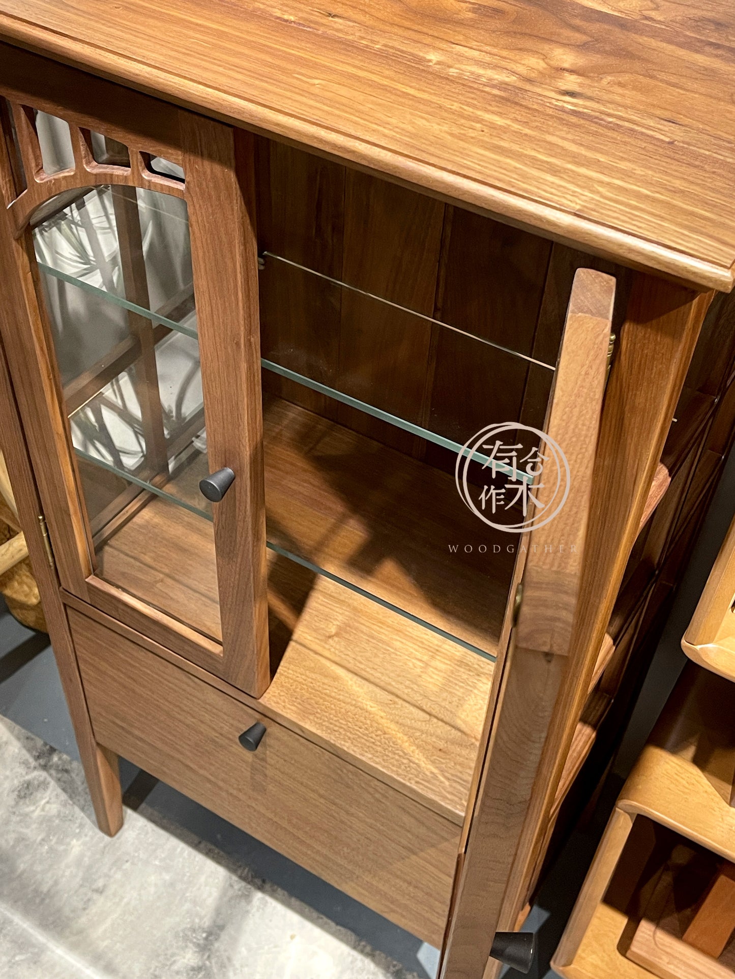 DELIGHT Glass Door Sideboard 02 實木玻璃邊櫃(可訂造)