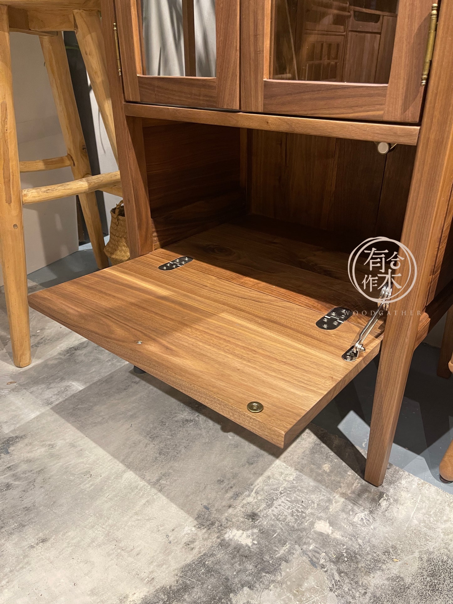 DELIGHT Glass Door Sideboard 02 實木玻璃邊櫃(可訂造)