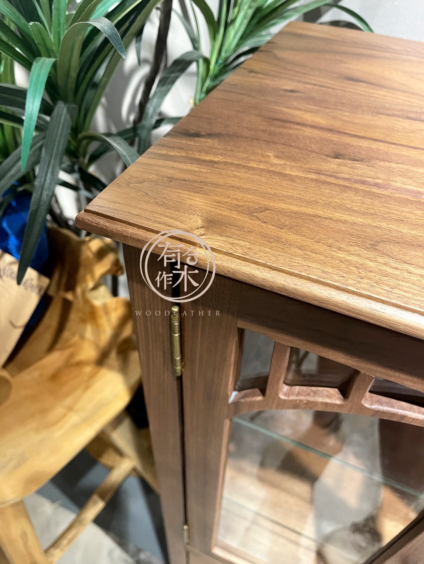 DELIGHT Glass Door Sideboard 02 實木玻璃邊櫃(可訂造)