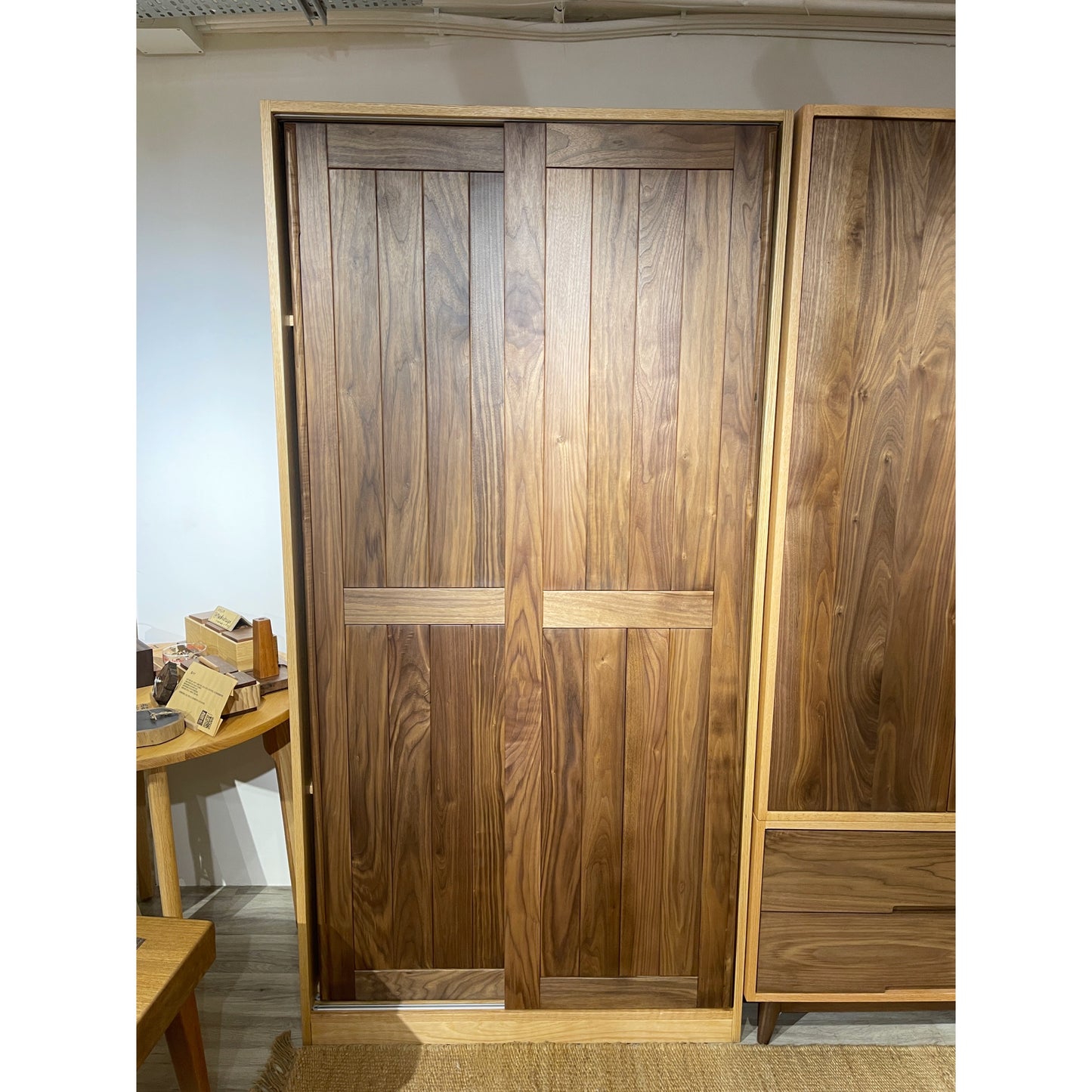 DELIGHT Wardrobe 02 實木趟門衣櫃