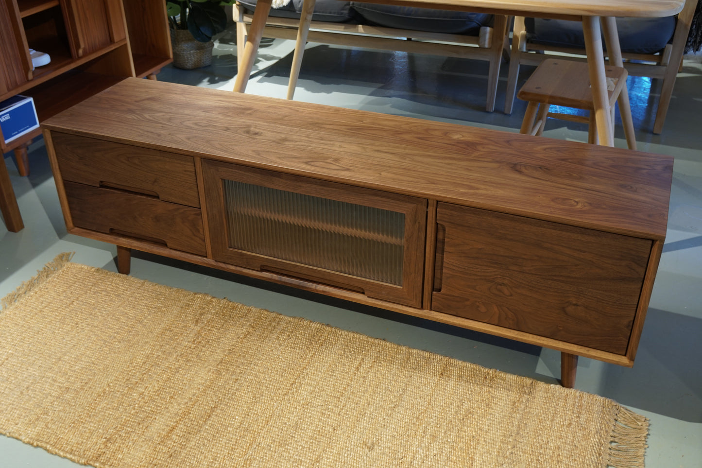 SIMPLY TV Board with Glass Door 實木玻璃門電視櫃