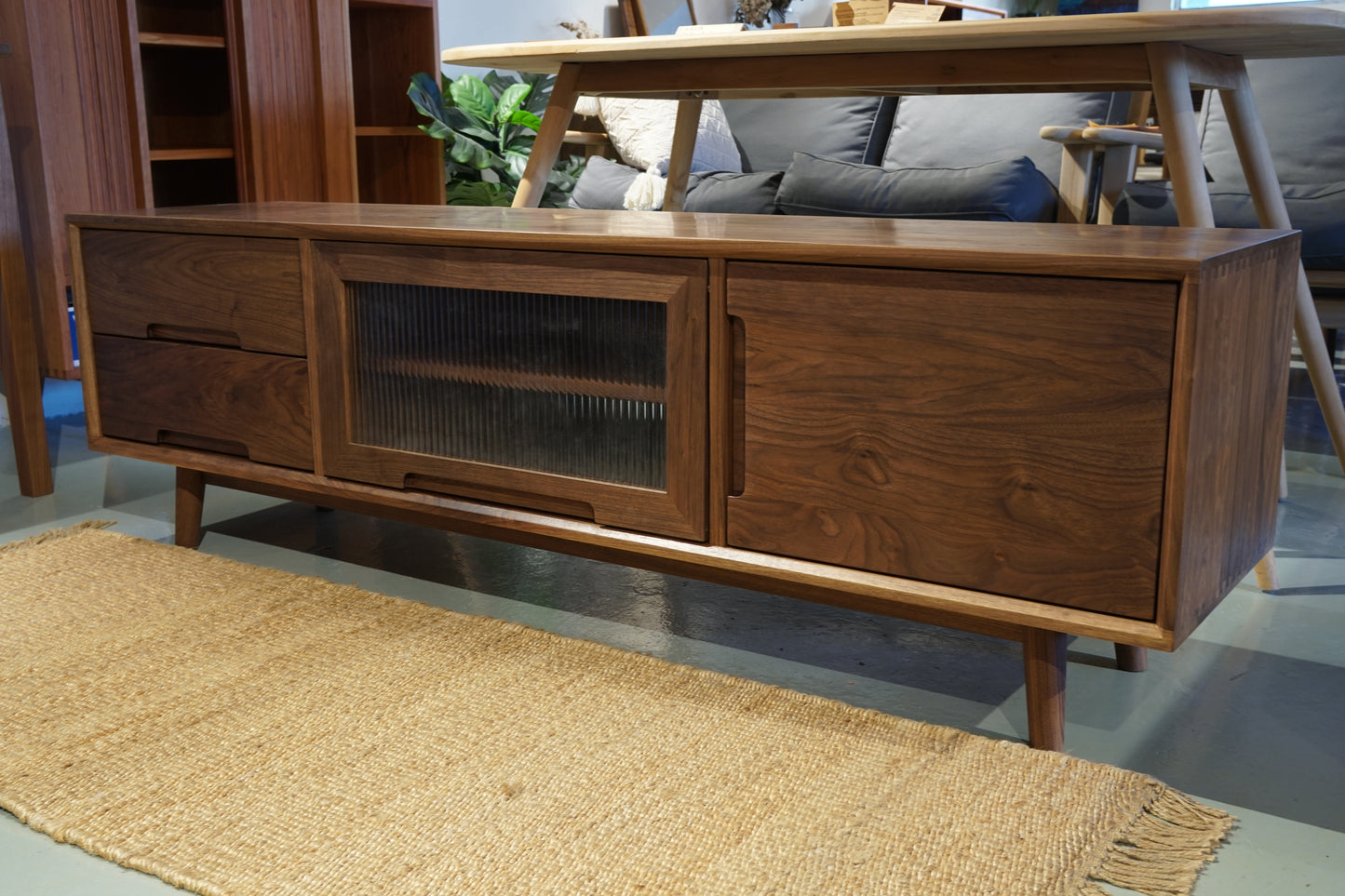 SIMPLY TV Board with Glass Door 實木玻璃門電視櫃