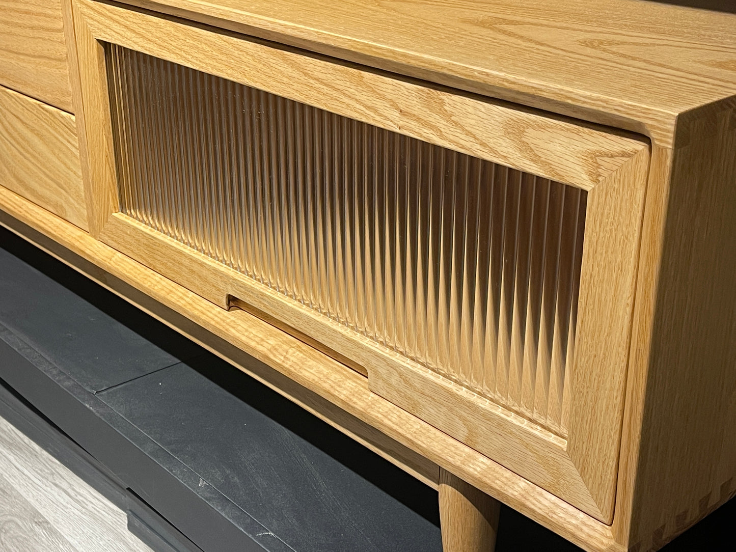 DELIGHT TV Board with Glass Lift-up Door 實木電視櫃