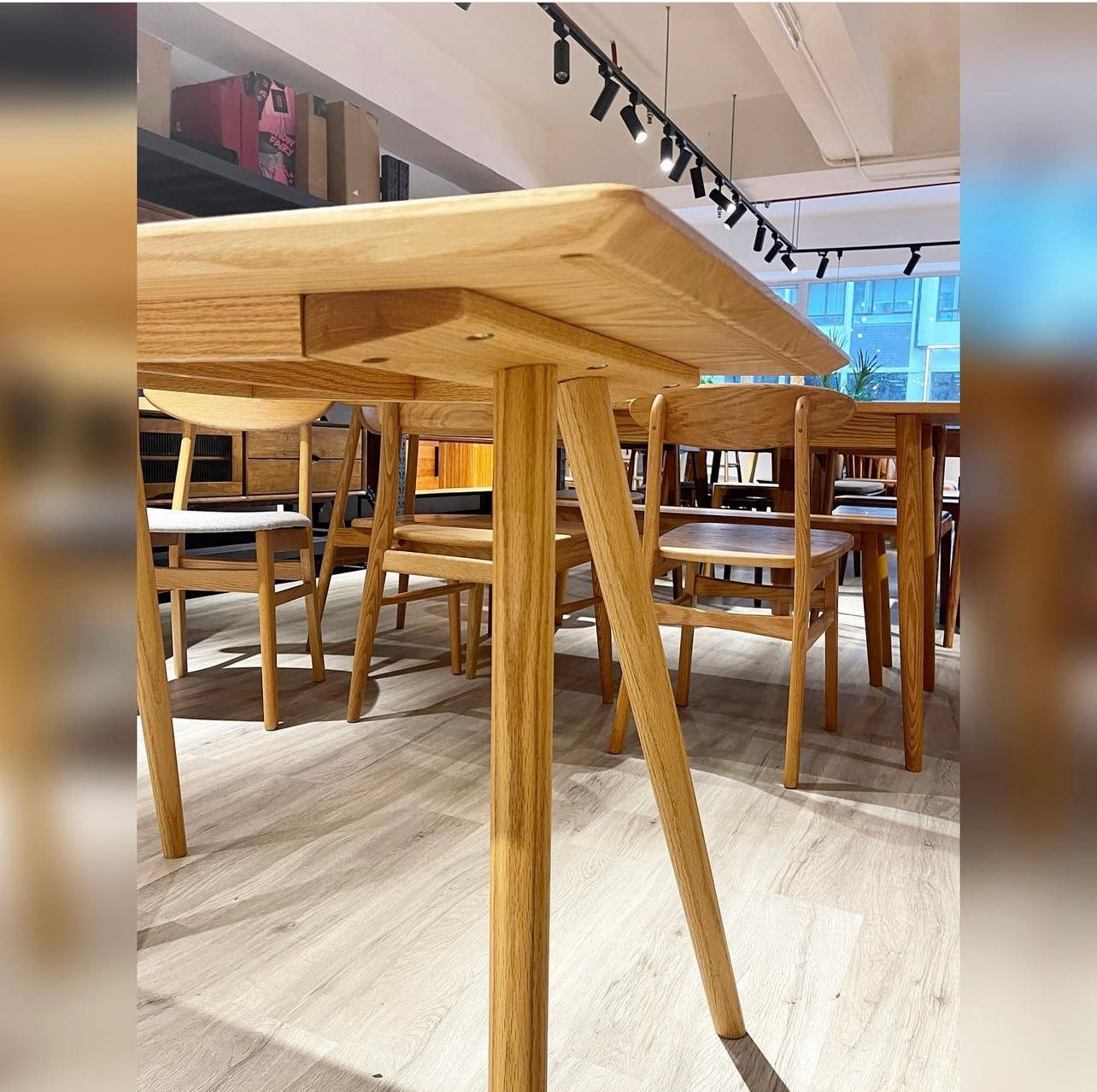 【陳列品出售】SIMPLY Angle Dining Table 橡木餐枱