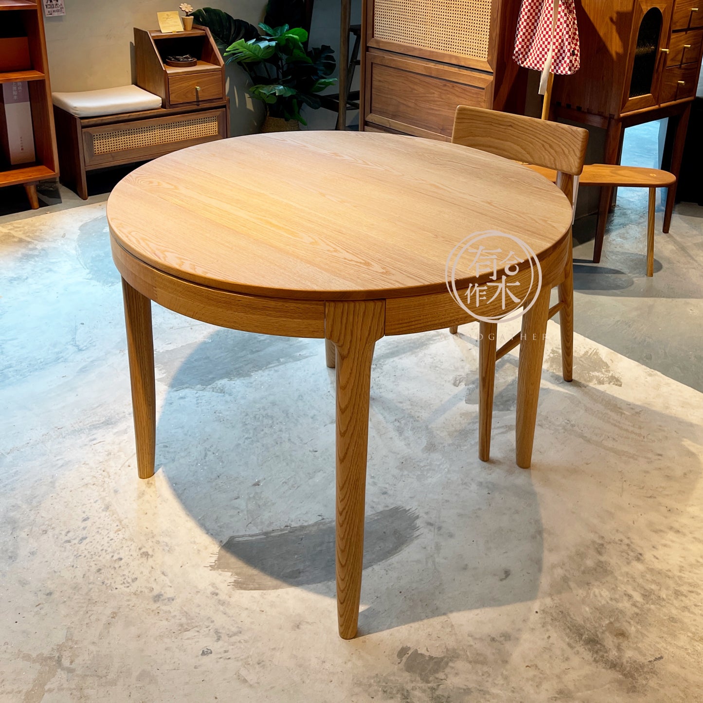 SIMPLY Round Dining Table 01 實木圓桌