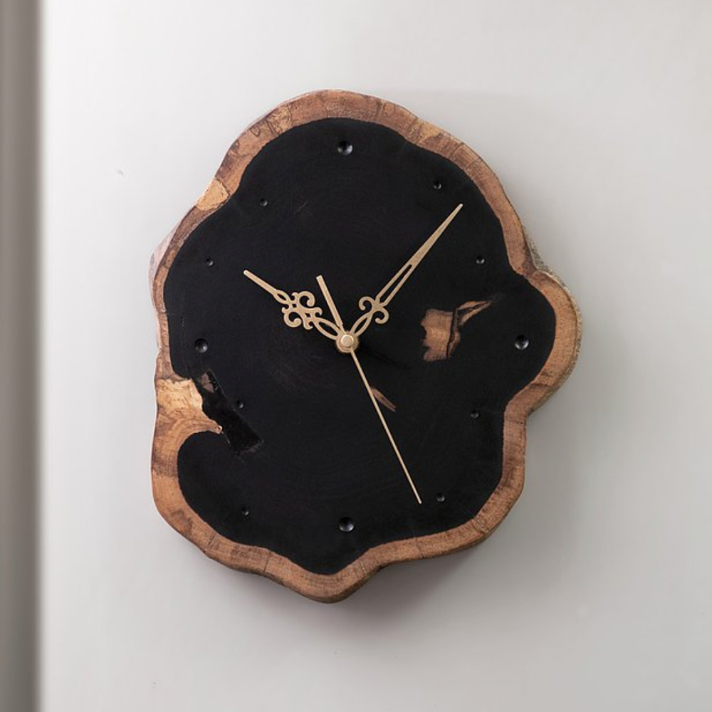 Appreciating wood | Ebony log silent wall clock