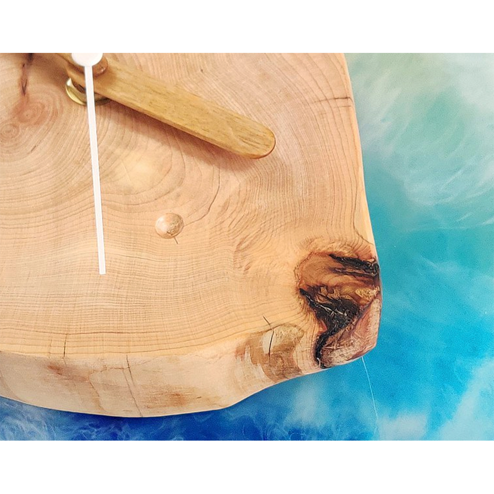 Appreciating wood | Thuja log silent table stand/magnetic clock 02