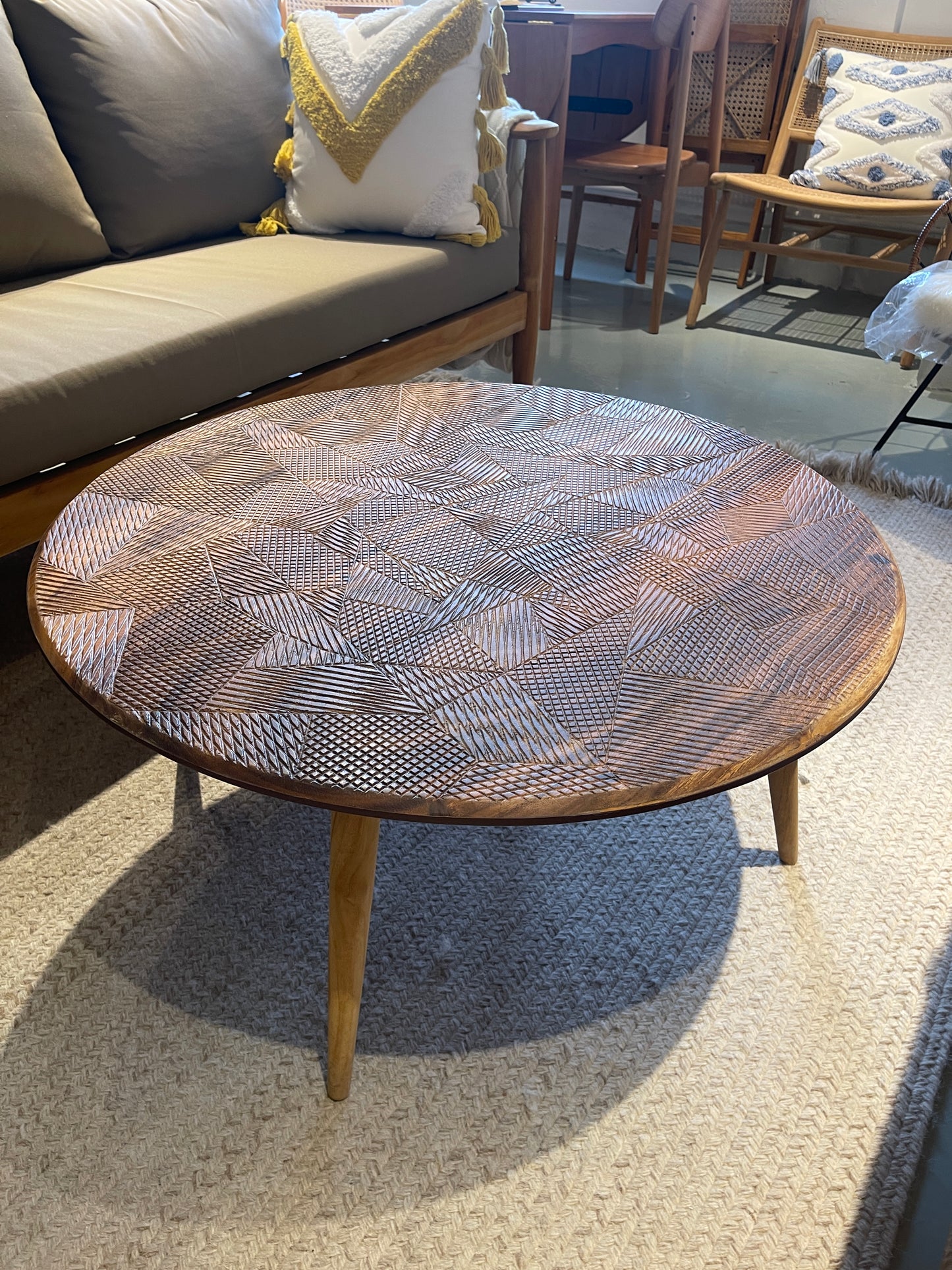 【已售罄】COCOA Large Side Table 印尼雨木雕刻茶几(陳列品出售)