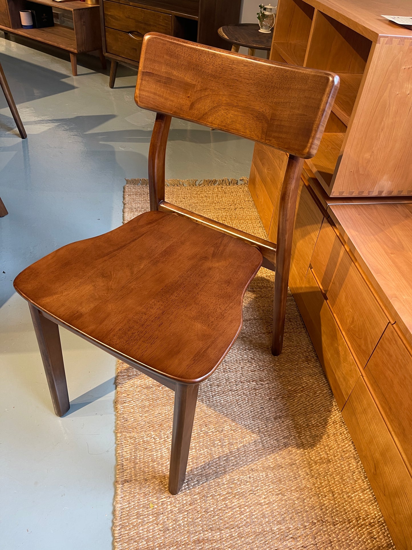 【陳列品出售】VARIETY Curve Stackable Dining Chair 實木可疊起餐椅