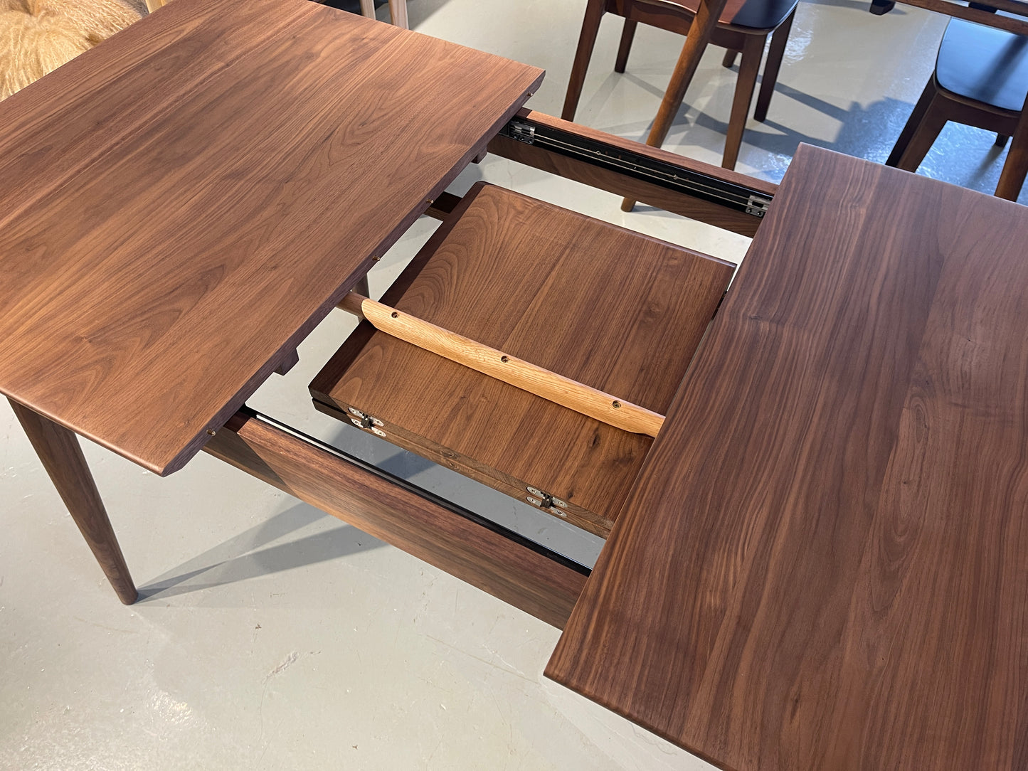 DELIGHT Extendable Table 實木開合餐枱 (可訂造,亦可改為固定餐枱)