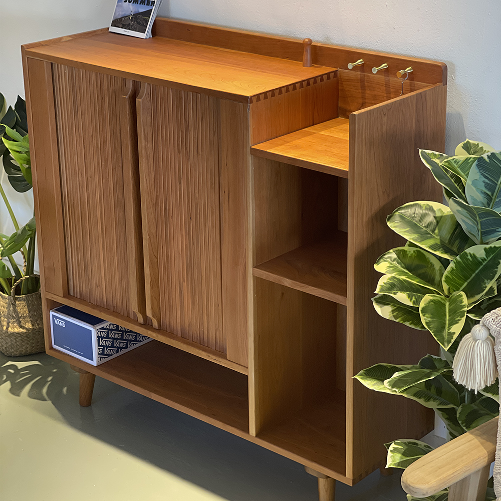 【陳列品出售】SIMPLY Shoe Cabinet 櫻桃木捲簾鞋櫃