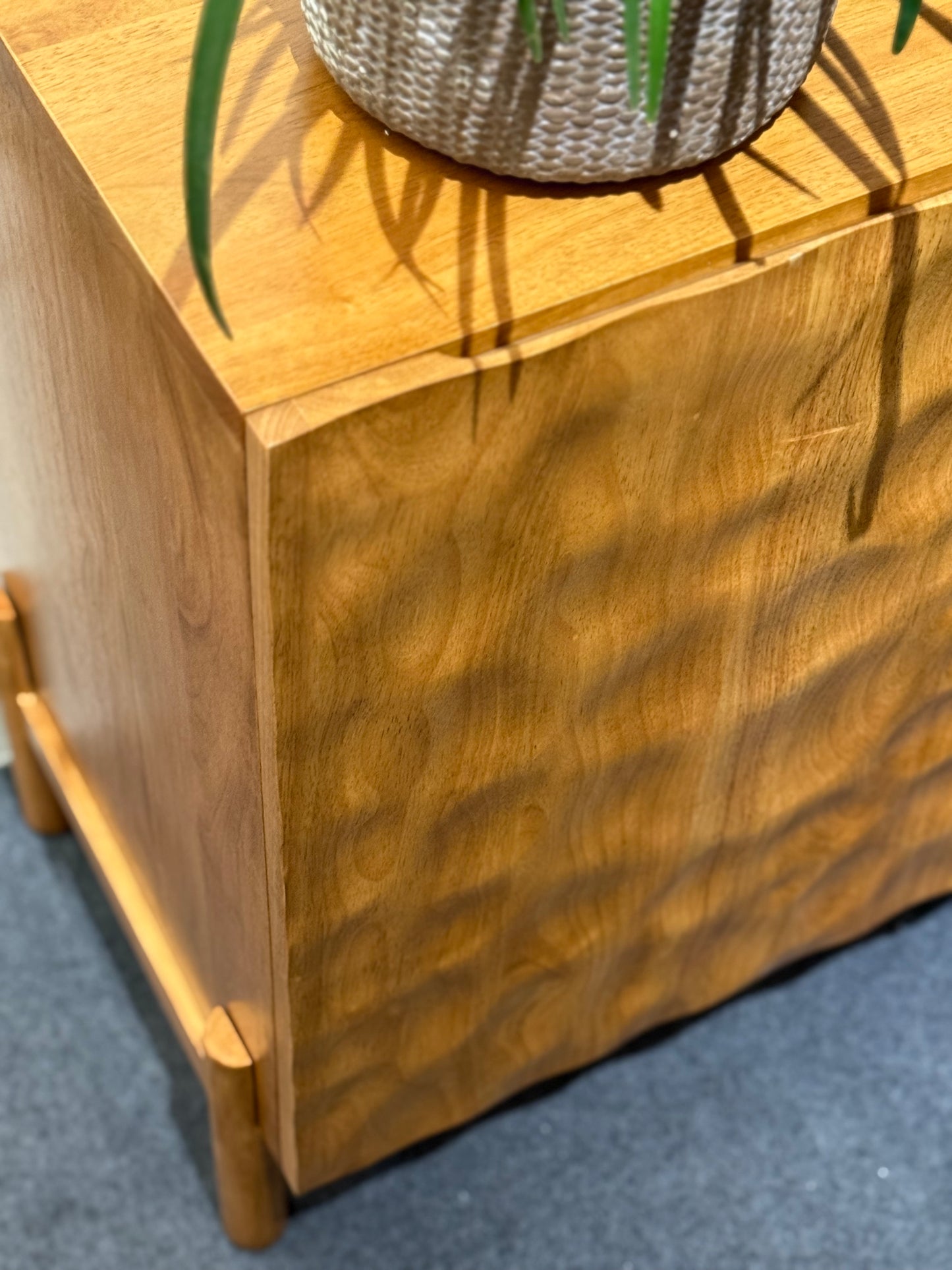 ATELIER Ripple Wave Sideboard 實木海浪紋邊櫃