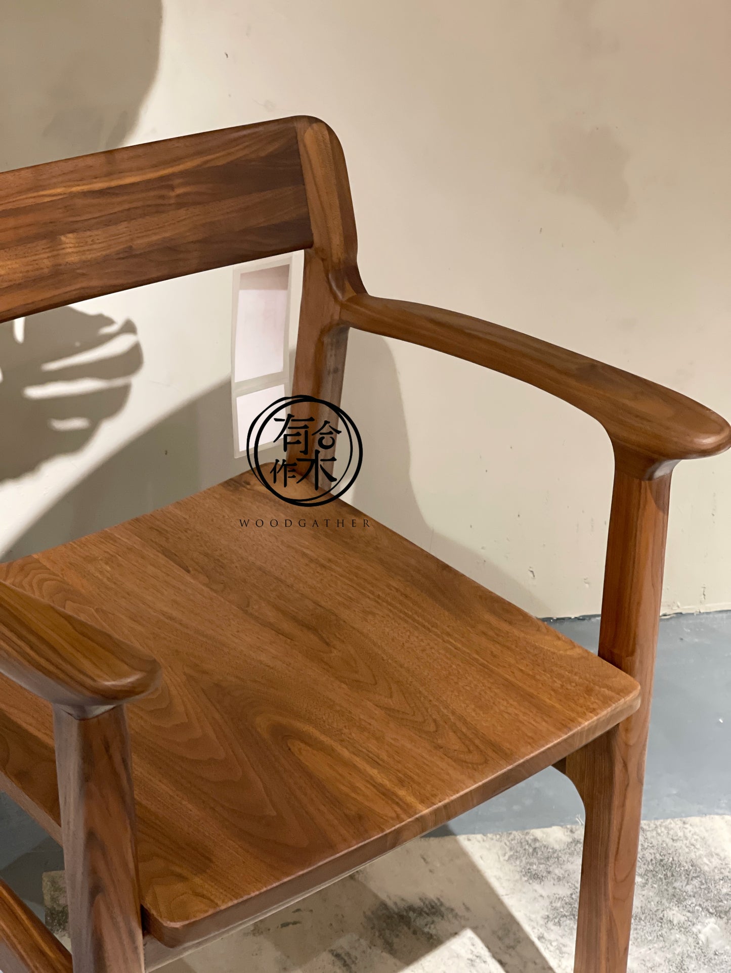 DELIGHT Chair with Handle 實木扶手餐椅