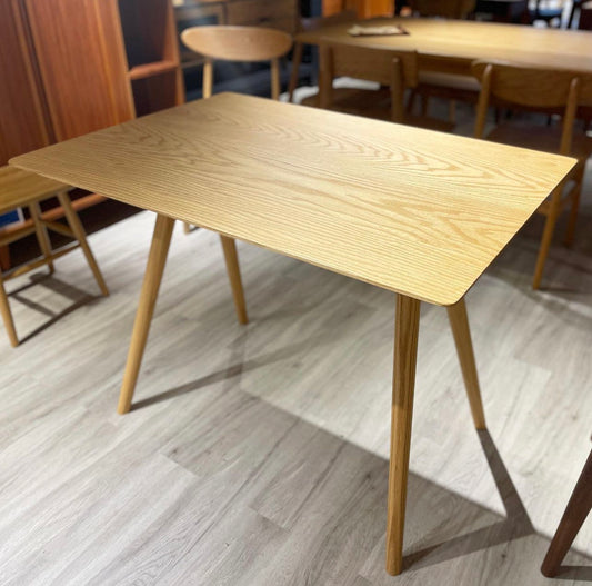 【陳列品出售】SIMPLY Angle Dining Table 橡木餐枱