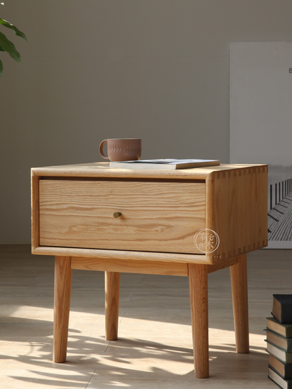 SIMPLY Bedside Cabinet 01 實木床頭櫃（可訂造）