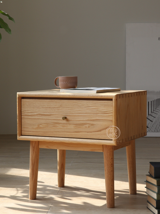 SIMPLY Bedside Cabinet 01 實木床頭櫃（可訂造）