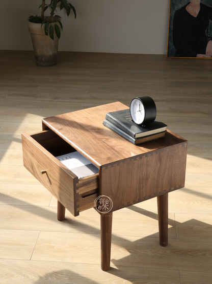 SIMPLY Bedside Cabinet 01 實木床頭櫃（可訂造）