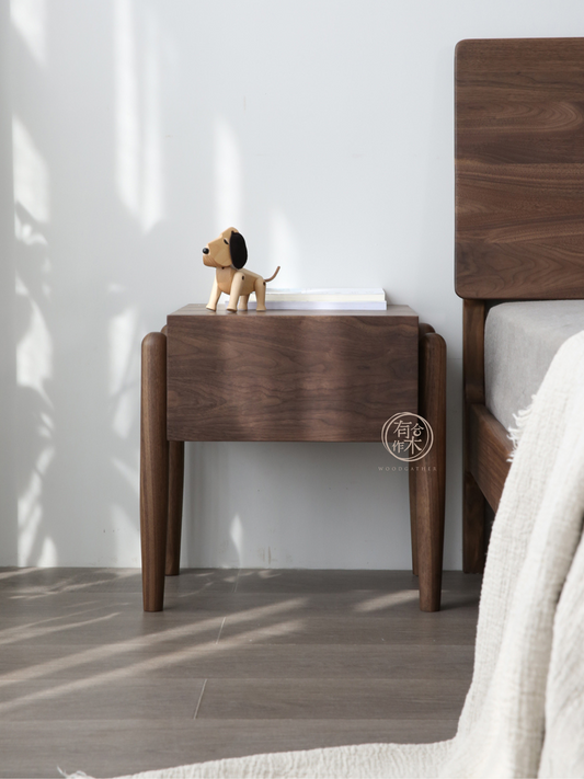 SIMPLY Bedside Table 02 實木床頭櫃（可訂造）