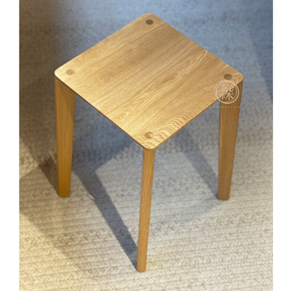 LUMINOUS Stackable Stool 實木可疊式椅子 (橡木/胡桃木)