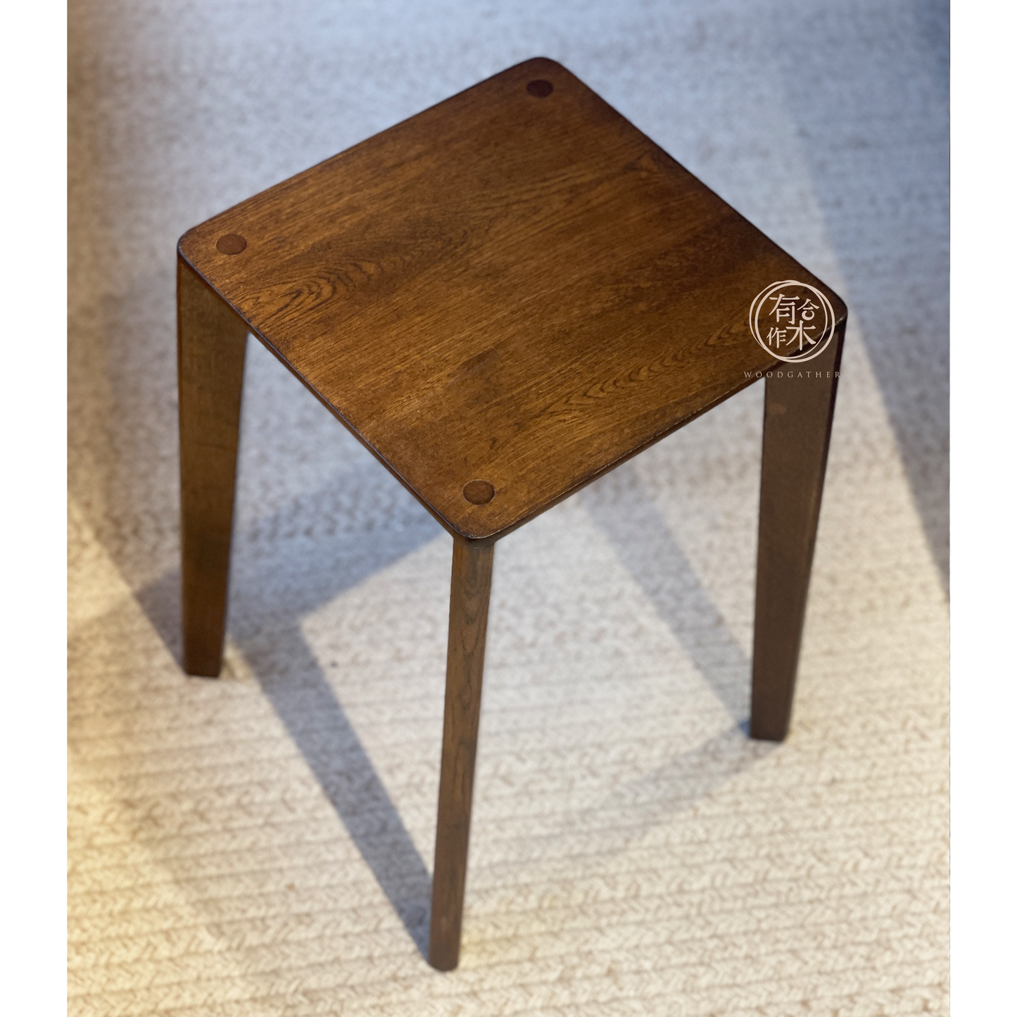 LUMINOUS Stackable Stool 實木可疊式椅子 (橡木/胡桃木)