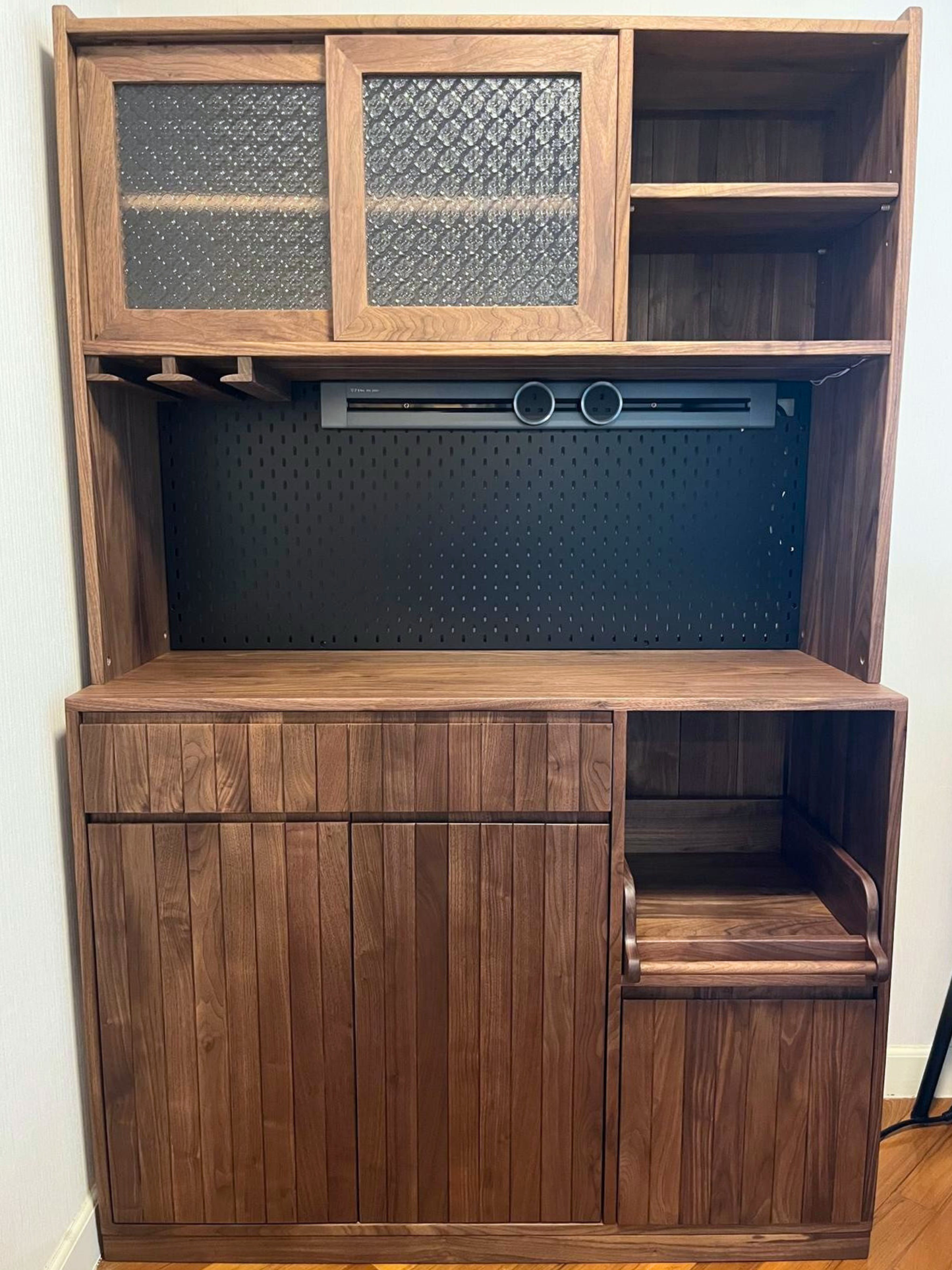 ［訂造案例］實木高餐邊櫃06