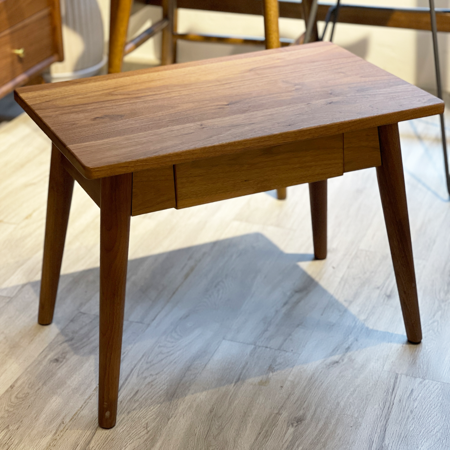 【陳列品出售】SIMPLY Side Table 胡桃木茶几