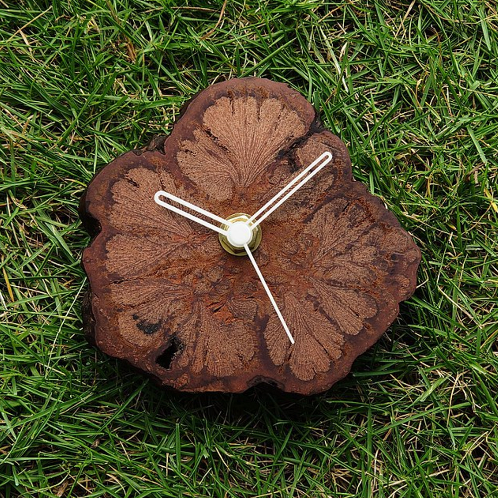 Jianmuzuo | Plum blossom rattan log silent small clock