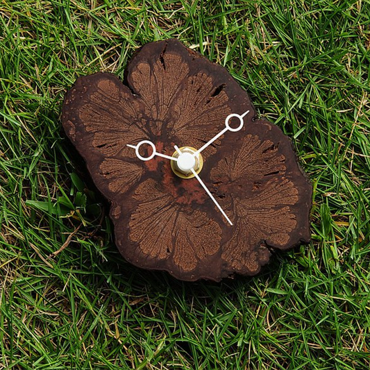 Jianmuzuo | Plum vine log silent small clock 02