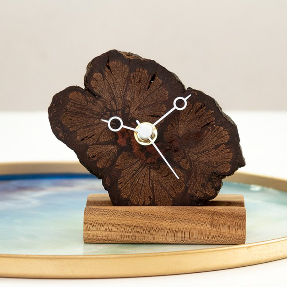 Jianmuzuo | Plum vine log silent small clock 02