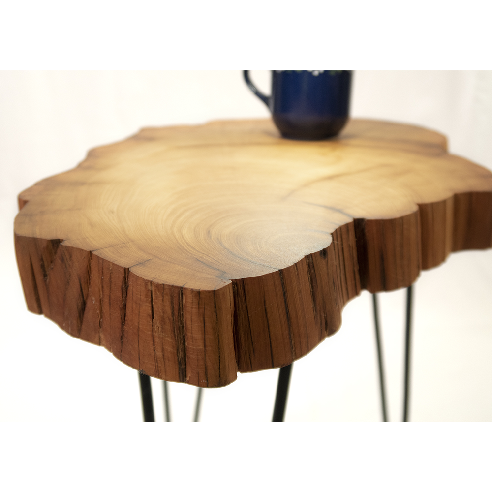 Appreciating wood work｜Thuja log coffee table