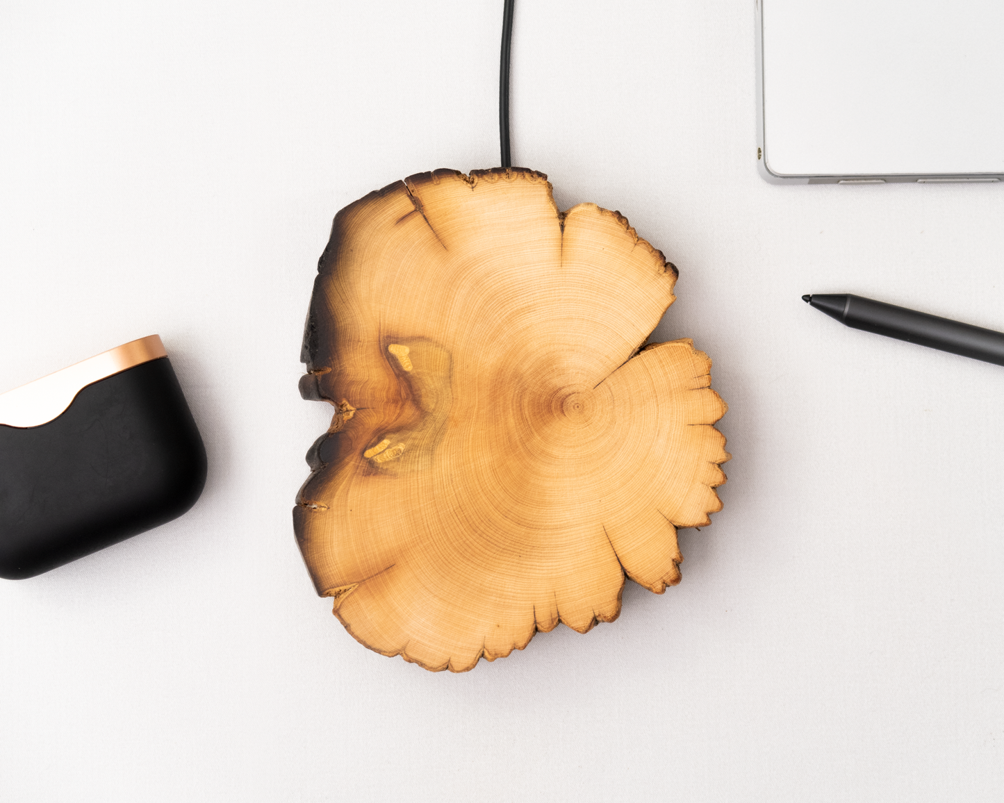 Appreciating wood | Log wireless charger - Thuja lightning strike wood